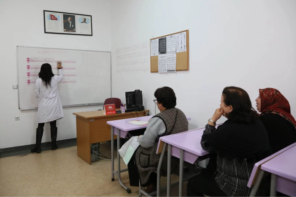 Ankara Keçiören’de her yaşa okuma yazma desteği