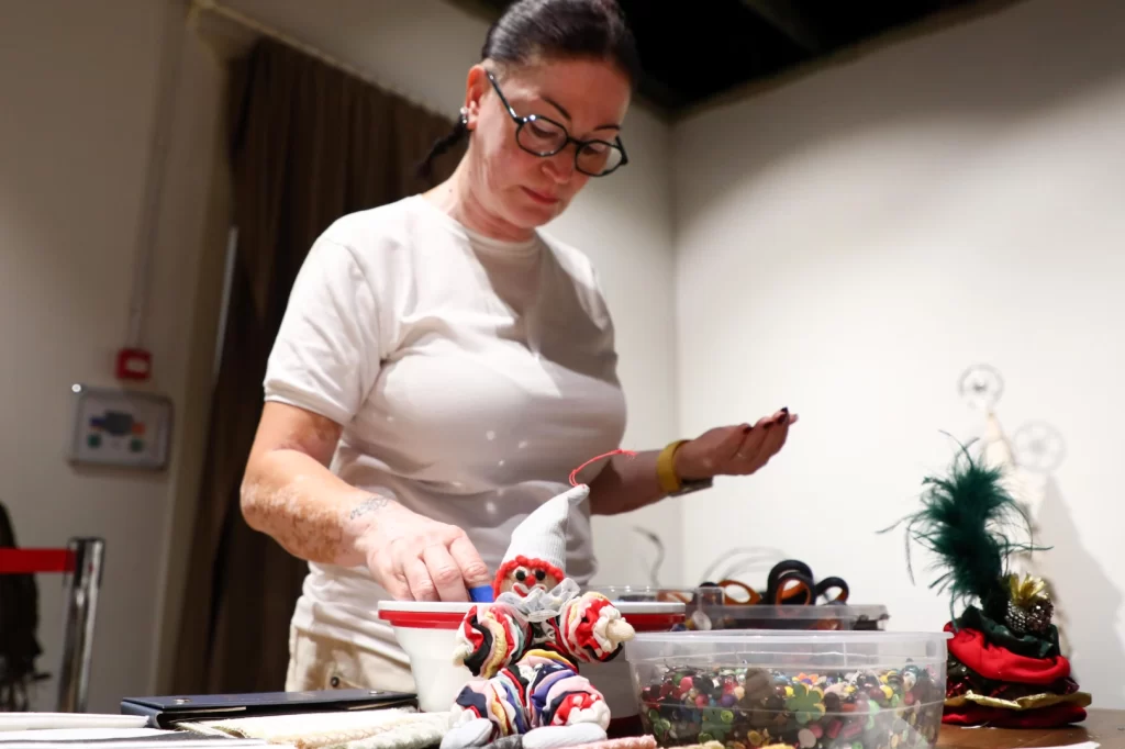 Antalya’da atık kumaşlar yılbaşı neşesine dönüştü