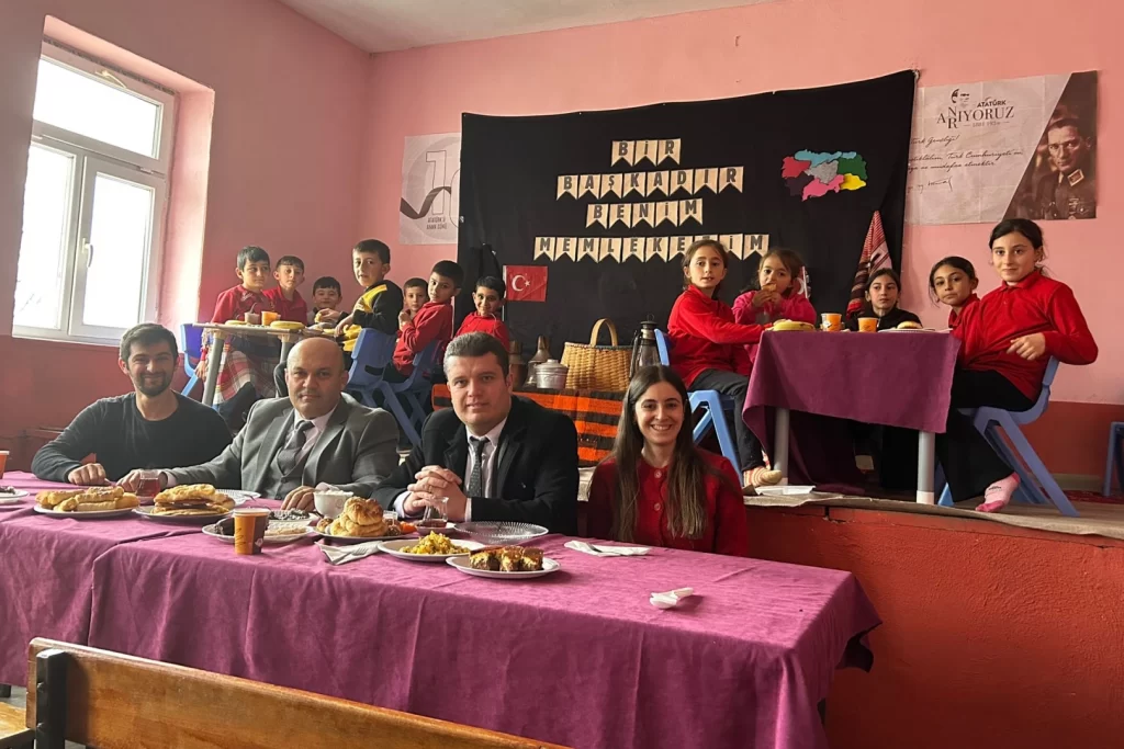 Ardanuç’un tek köy ilkokulunda ‘yerli’ coşku