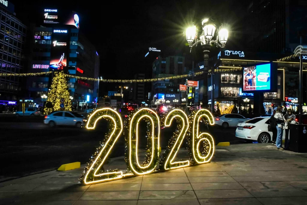 Başkentte yılbaşı coşkusu Kızılay Meydanı’nda