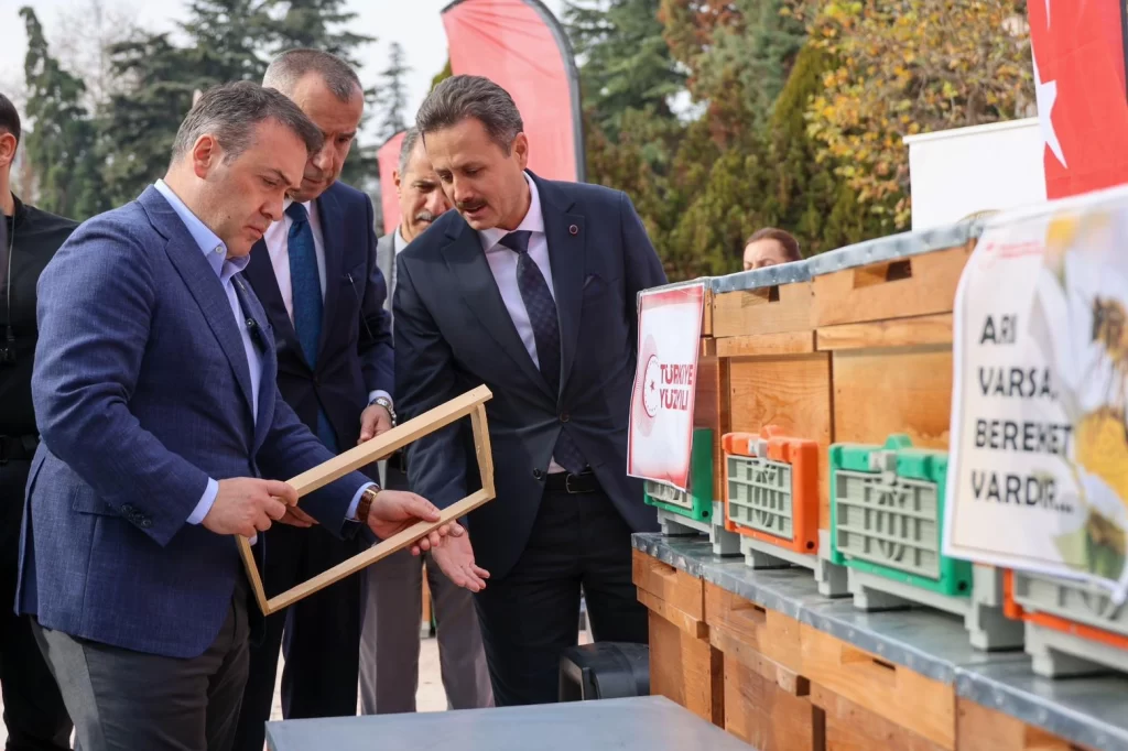 Bilecik’te arıcılara bin yeni kovan dağıtıldı