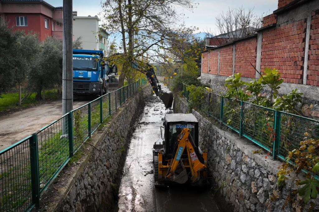 Bursa Büyükşehir’den taşkınlara karşı temizlik seferberliği