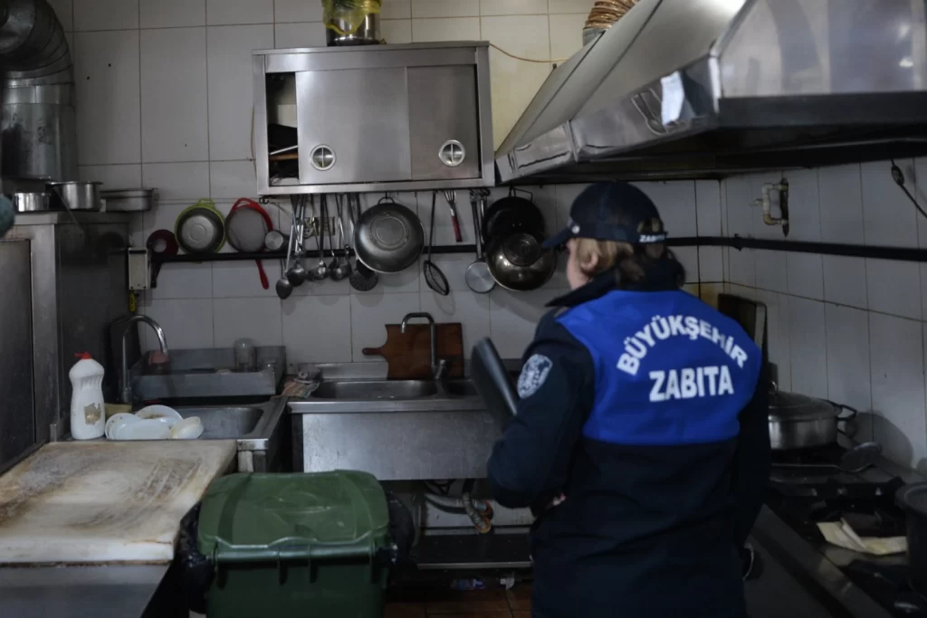 Bursa Büyükşehir Zabıtası’ndan Harmancık’ta sıkı denetim