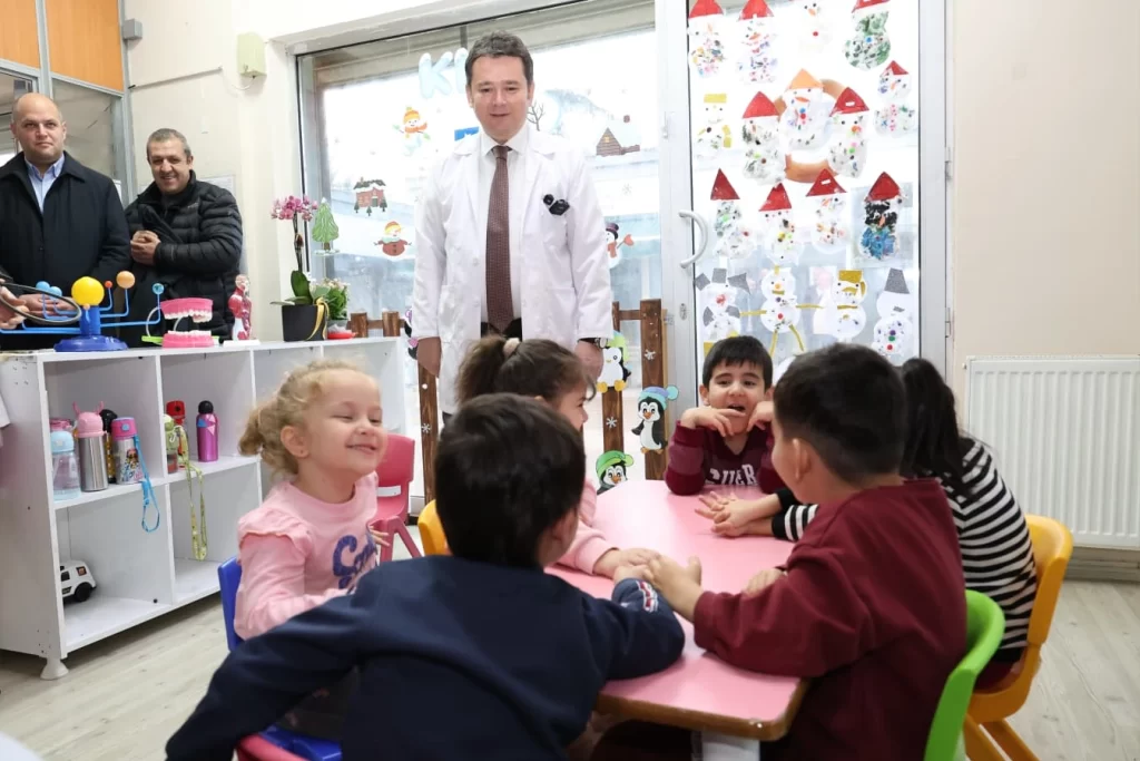 Bursa’da Başkan Erkan Aydın çocuklara mesleğini tanıttı