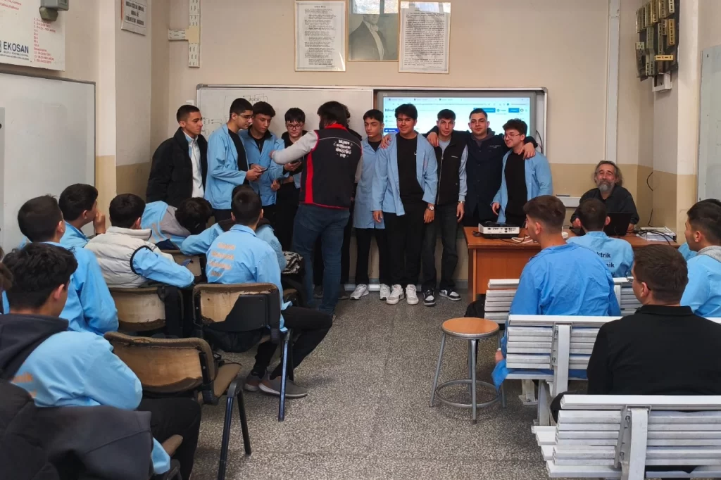 Bursa’da öğrenciler elektronik atıklar konusunda bilgilendirildi