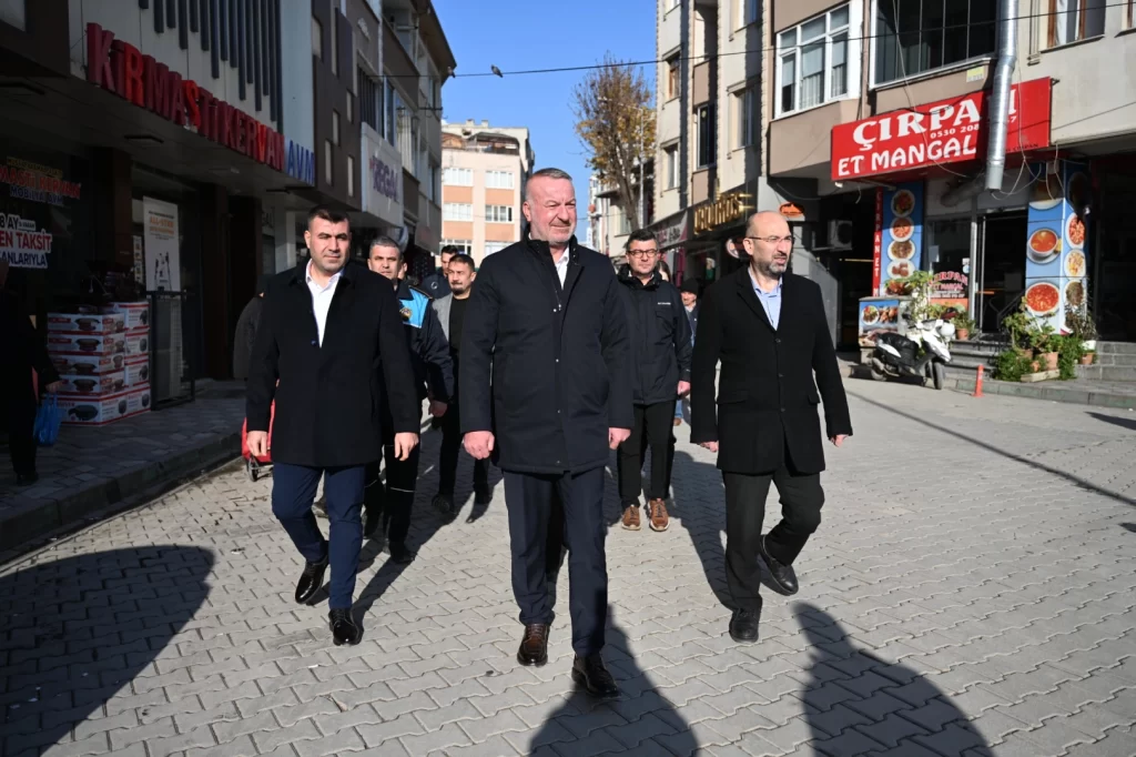 Bursa Karacabey’de Başkan Karabatı sahada