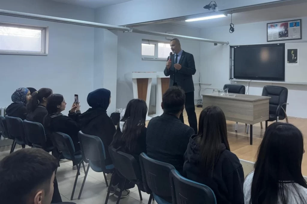 Cizre’de ‘Başarıda Arkadaş Seçimi’ konferansı