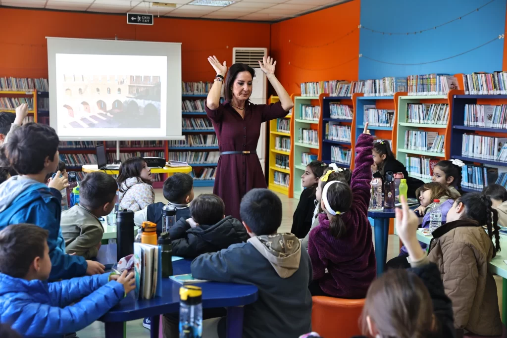 Antalya’da çocuklar kitaplarla buluşuyor