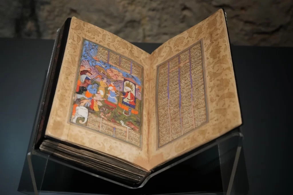 Dünyada bir ilk: 70 cilt Mesnevî ‘Mana ve Nakış’ sergisinde