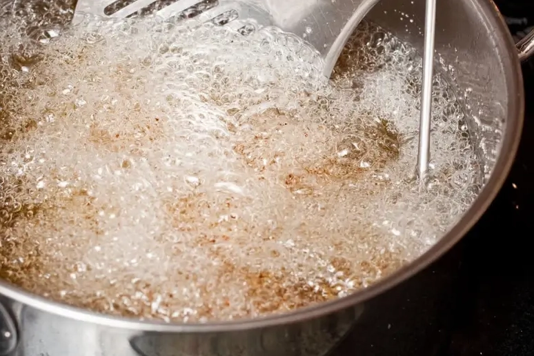 Düzce’de 4 yaşındaki çocuk kızgın yağda yaralandı!