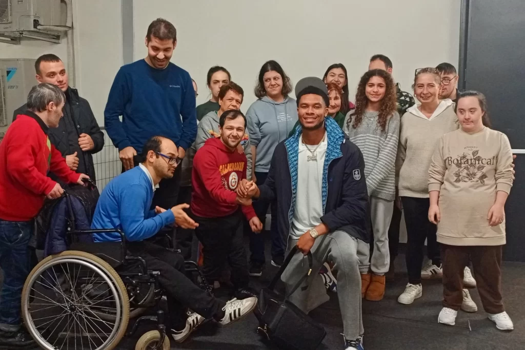 İstanbul’da engelleri aşan çocuklar basketbol maçında