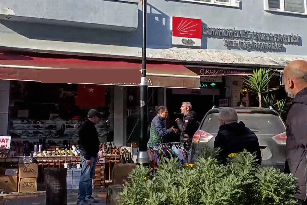 İstanbul Şile’de CHP önünde ‘kızıma küfür ettiler’ diye bağıran kişi gözaltına alındı