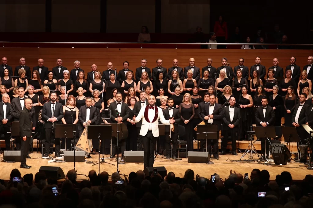 İzmir Korosu ‘Sonbahar Şarkıları’yla yüreklere dokundu