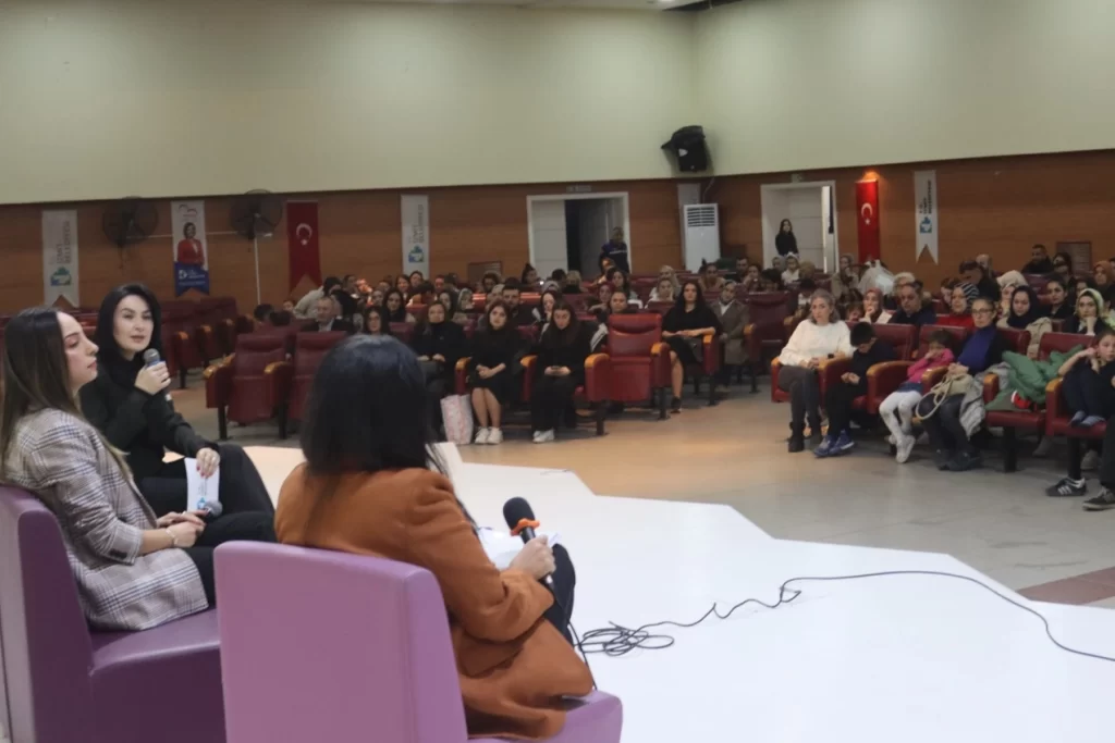 İzmit’ten dijital dünyada sağlıklı çocuk büyütme paneli