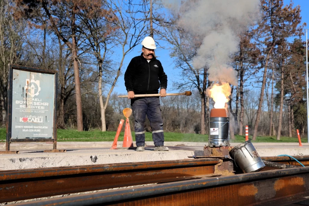 Kartepe Tramvay Hattı’nda ilk kaynak gerçekleşti