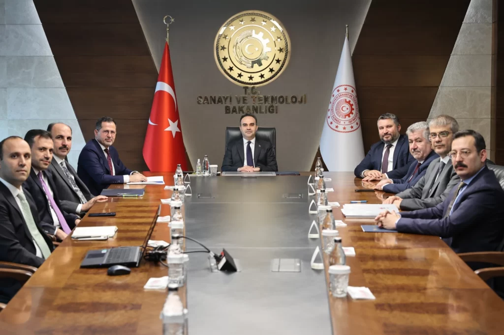 Konya heyeti Sanayi ve Teknoloji Bakanı Mehmet Fatih Kacır’ı ziyaret etti