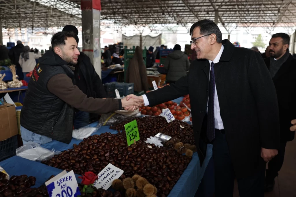 Kütahya’da Başkan Kahveci pazara kulak verdi