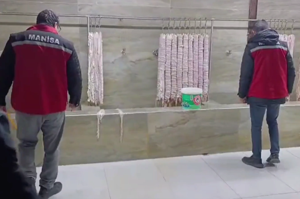 Manisa’da 4 milyon TL’lik bozulmuş kokoreçe imha!