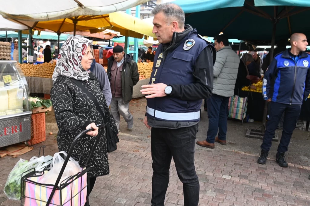 Manisa’da Perşembe Pazarı’na ‘Hoş Geldin Masası’