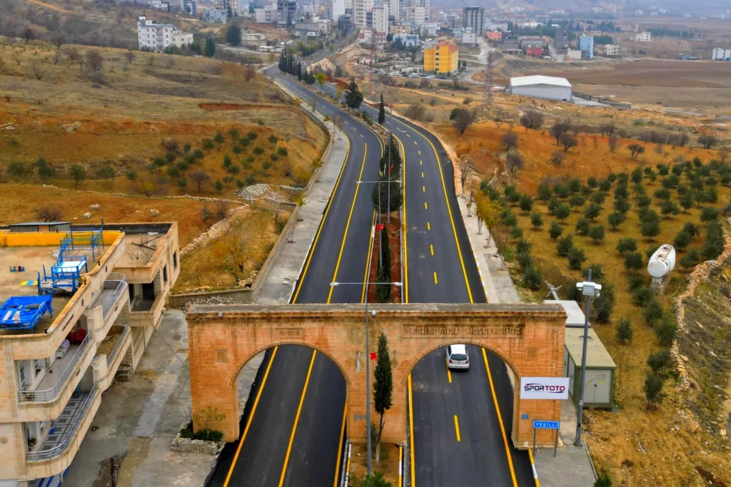 Mardin Yeşilli’de yol seferberliği
