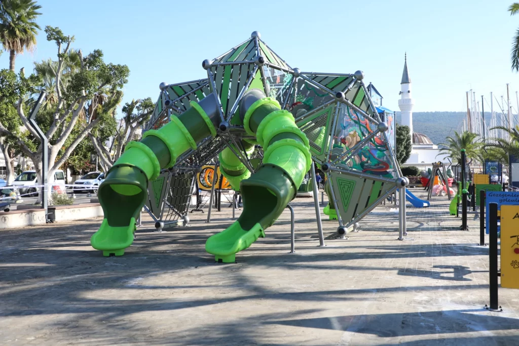 Muğla’da çocuklara modern ve güvenli oyun alanı