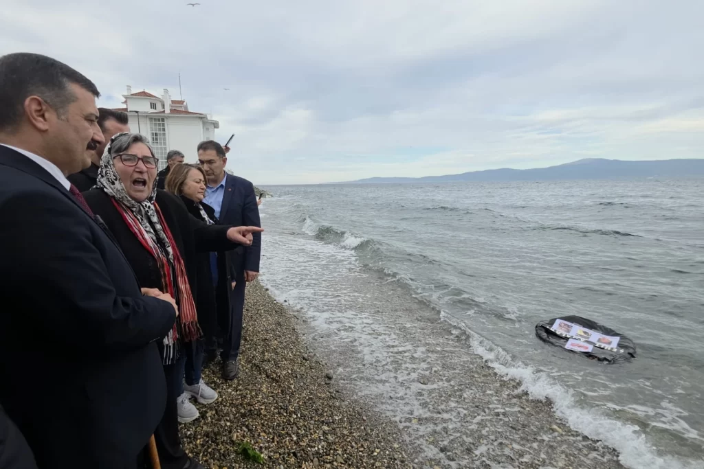 Pakize Anne’den Mudanya’da denize siyah çelenk!