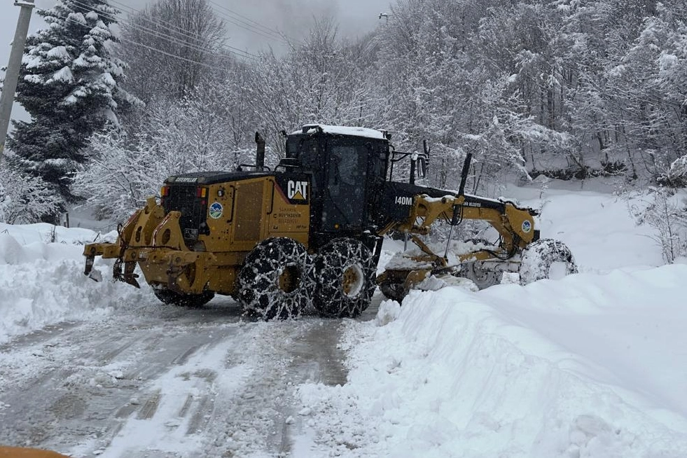 Sakarya’da karla mücadelede yoğun mesai