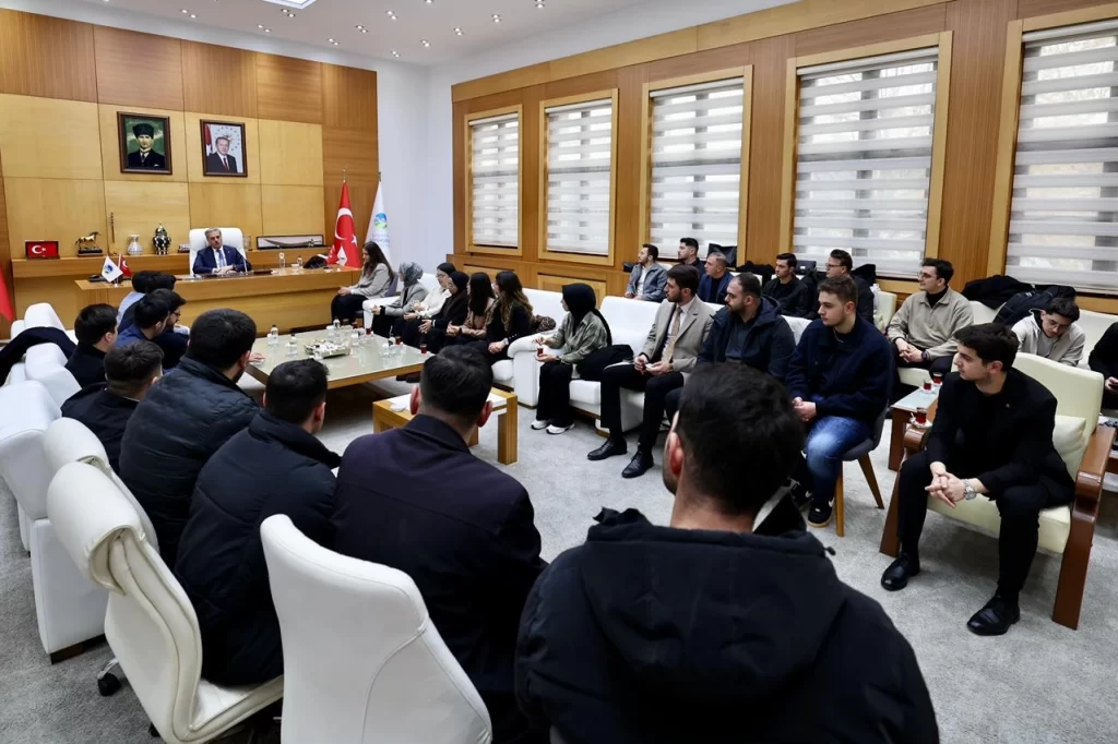 Sakarya’da Başkan Alemdar, gençlerle Sakarya’nın geleceğini konuştu