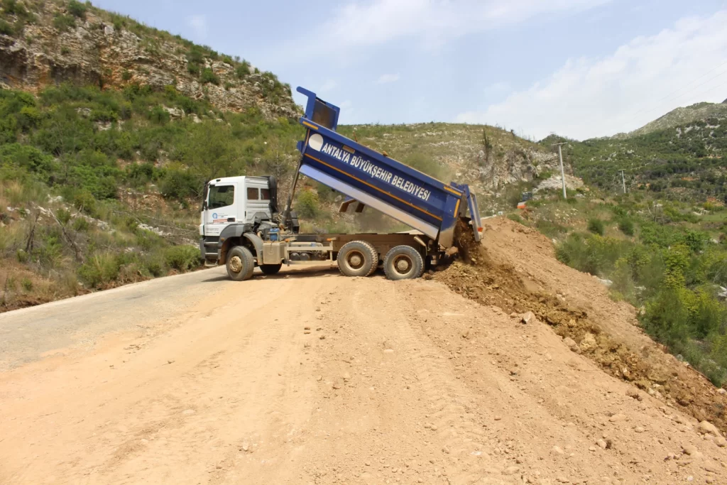Antalya’da kırsal yollara dev yatırım