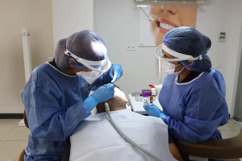 Antalya’da ücretsiz diş hizmeti yoğun ilgi gördü