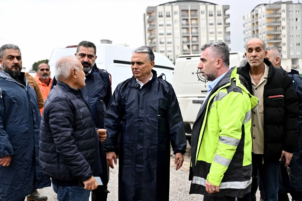 Antalya’da yoğun yağış sonrası Başkan Uysal Gebizli’de