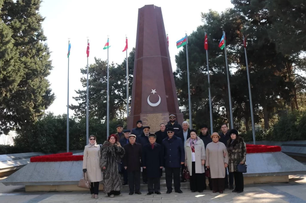 Bakü, Türk kahramanları unutmuyor