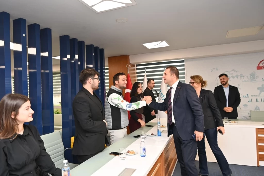 Balıkesir’de Başkan Akın gençlerle bir araya geldi