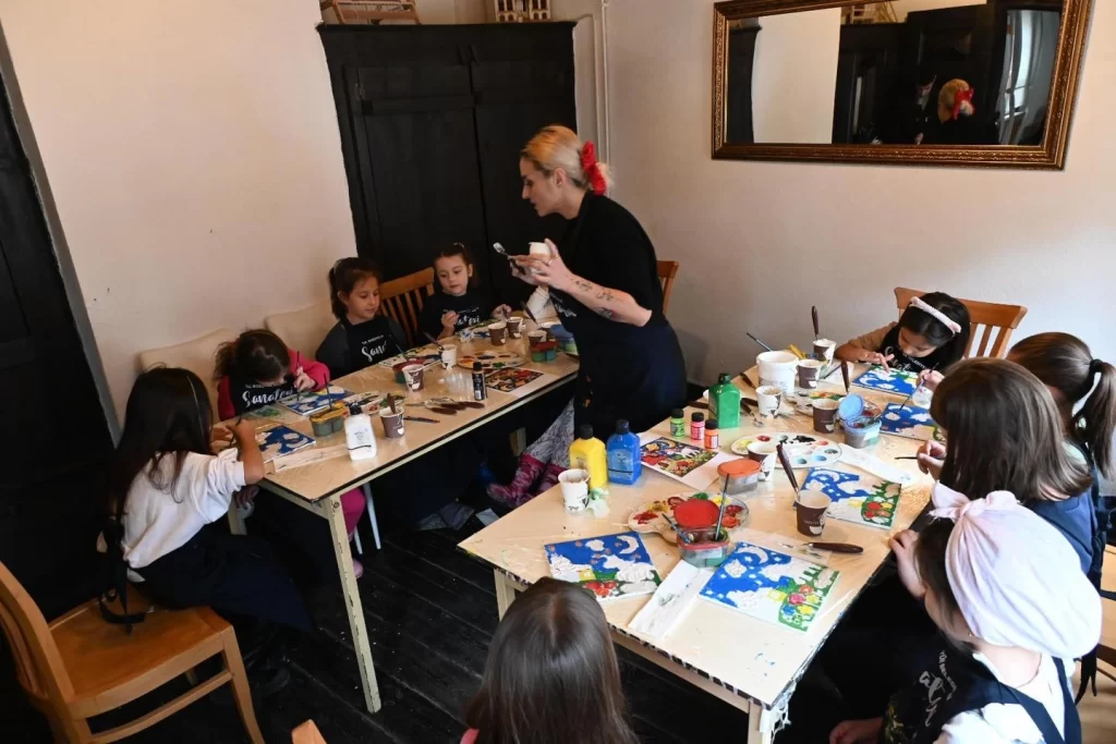 Bozüyük’te çocuklara özel sanat atölyesi