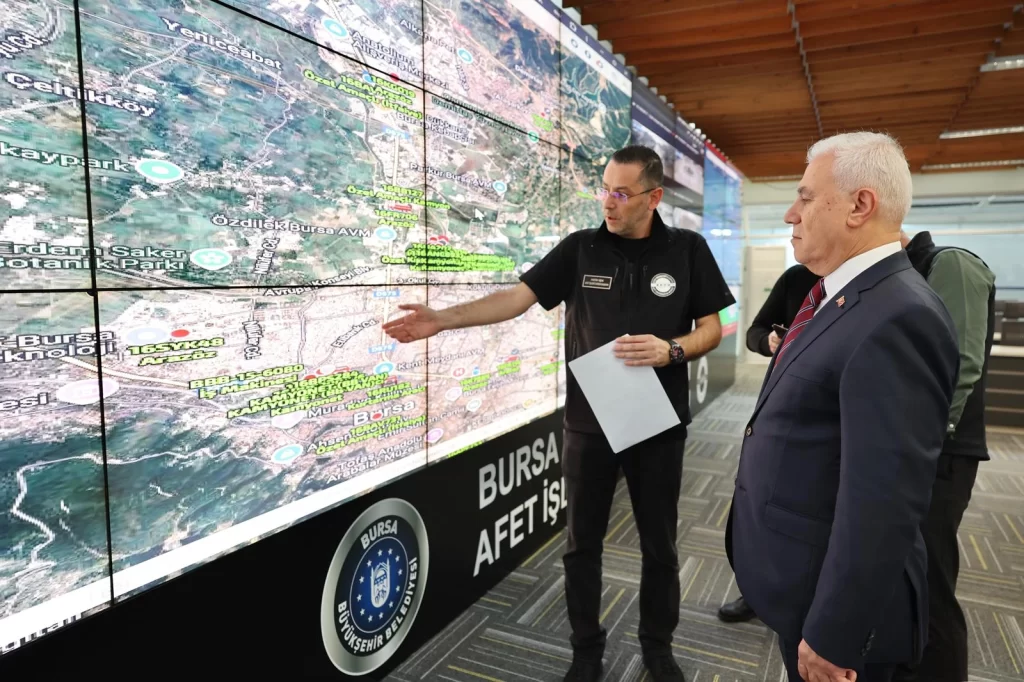 Bursa’da Başkan Bozbey’den lodos uyarısı… Gelişmeleri AKOM’dan takip etti