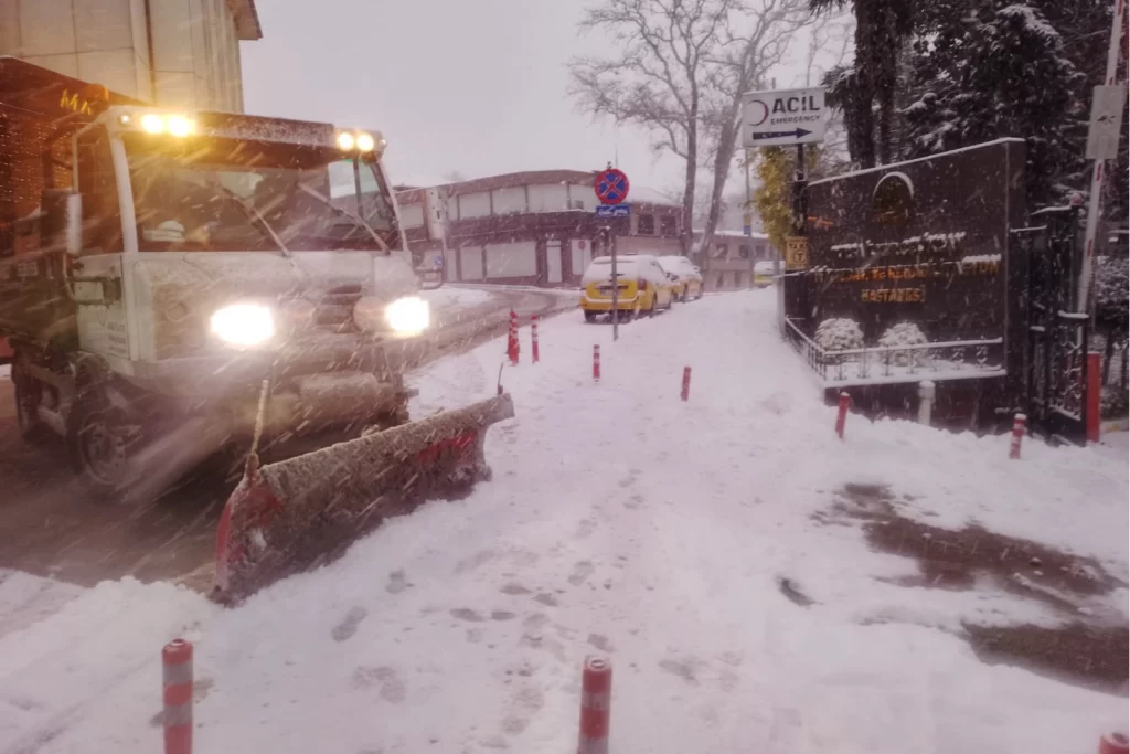Bursa Osmangazi’de kar yağışına hızlı ve etkin müdahale