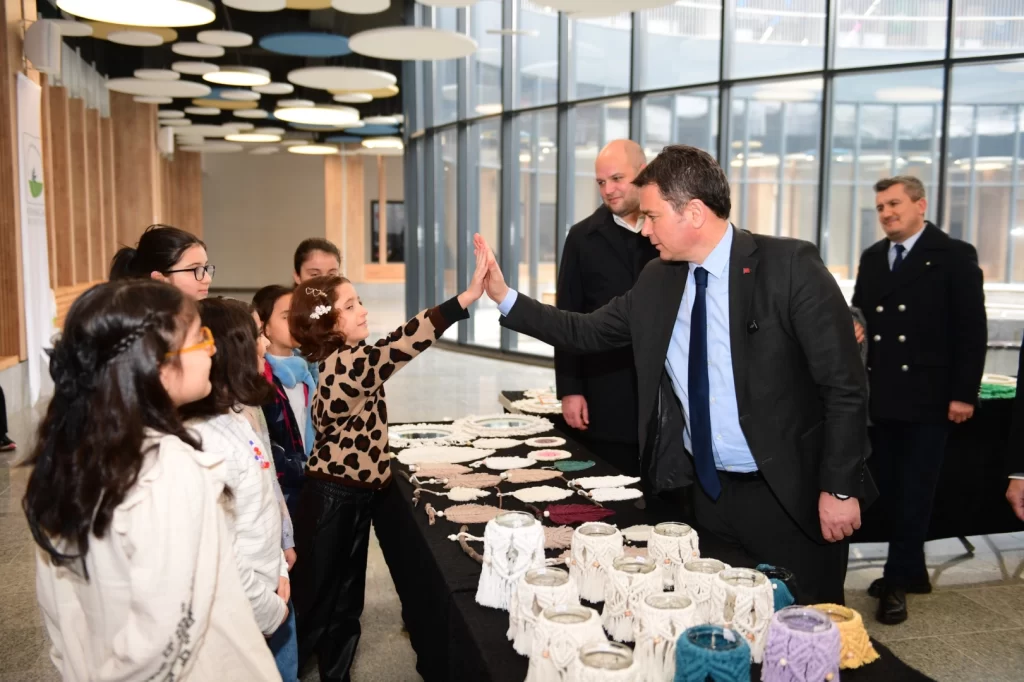 Bursa Osmangazi’de ‘Yetenek Evleri’nin emekleri sanatla taçlandı