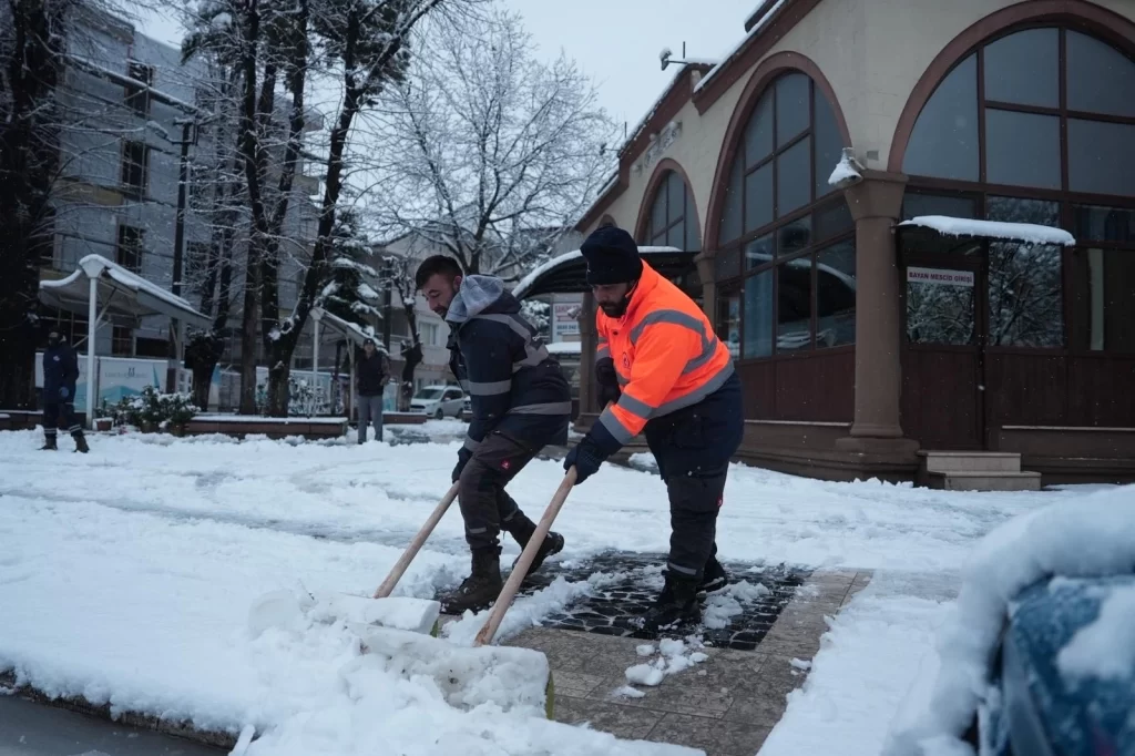 Düzce’de kar mesaisi