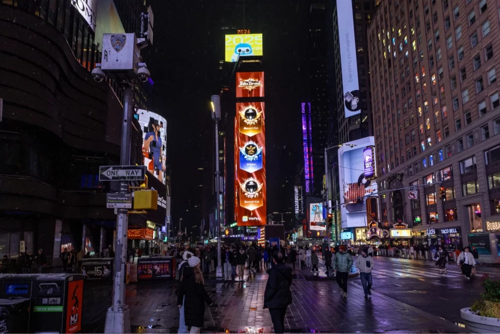 Gençlerin sosyal yaşamları globalleştiğinde: WePlay, Times Meydanı’nı aydınlatıyor