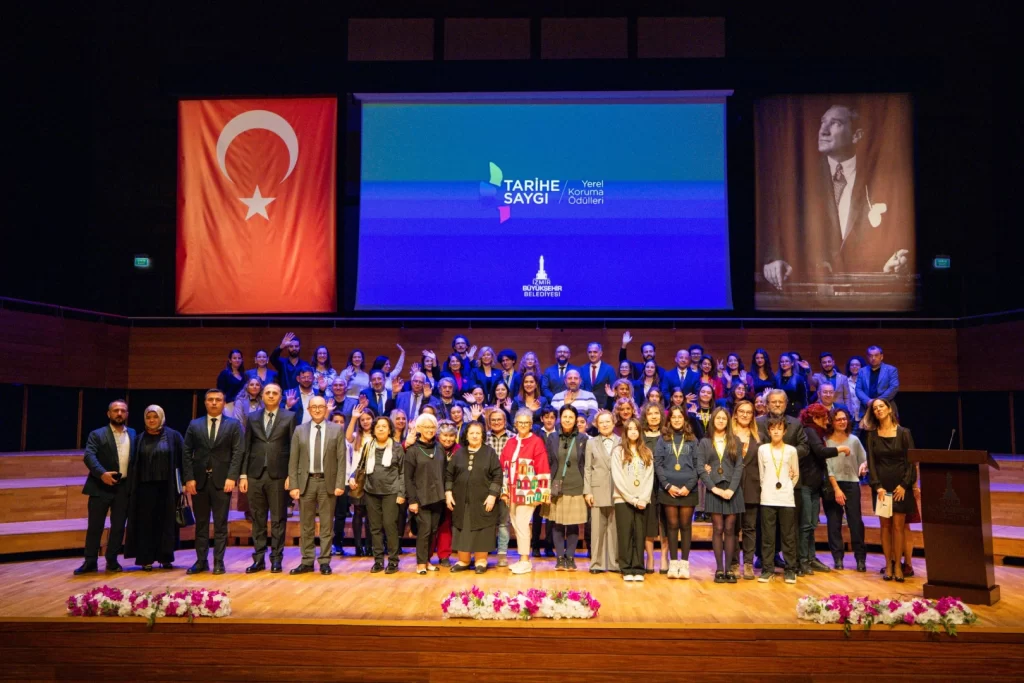 İzmir’de tarihe koruyanlar ödüllendirildi