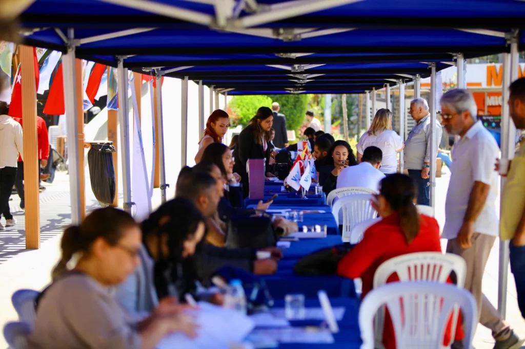 İzmir Karabağlar’da istihdamda çarpıcı başarı