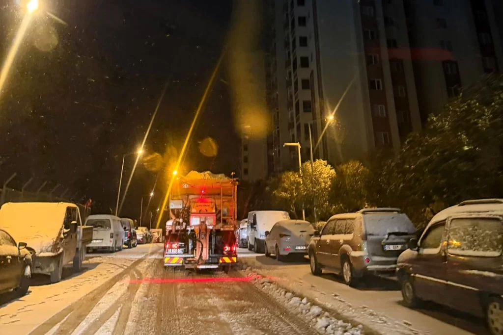 Kar yağışı Bursa Osmangazi’de hayatı aksatmadı