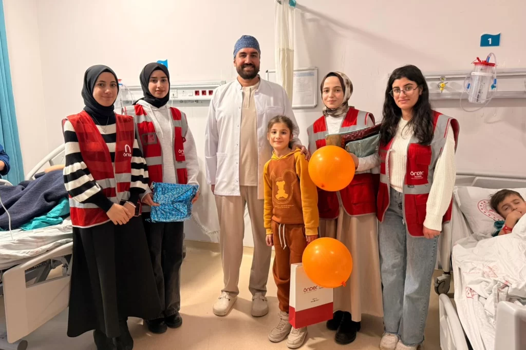 Mardin ÖNDER’den Eğitim ve Araştırma Hastanesi’ne moral ziyareti