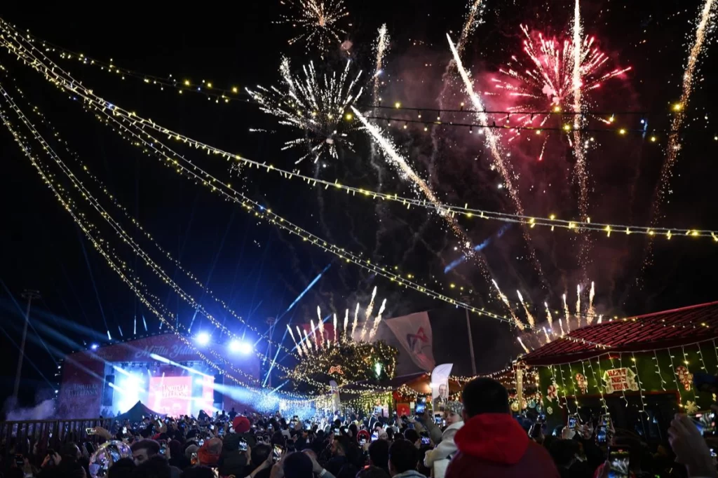 Mersinlilerden yeni yıla coşkulu ‘Merhaba’