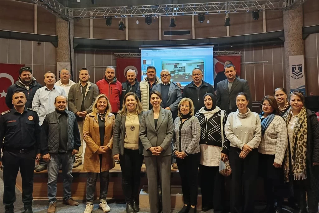 Muğla Büyükşehir’den muhtarlara akademik destek