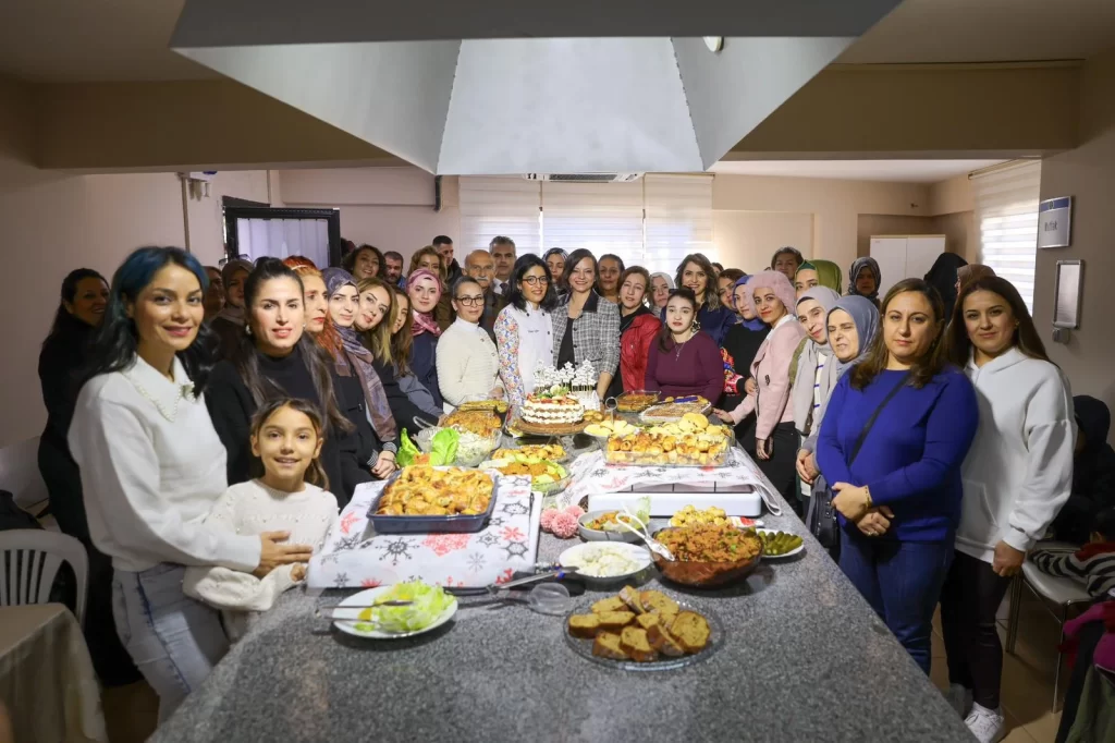 İzmir Karabağlar Mutfak Akademi’de kadın emeği taçlandı