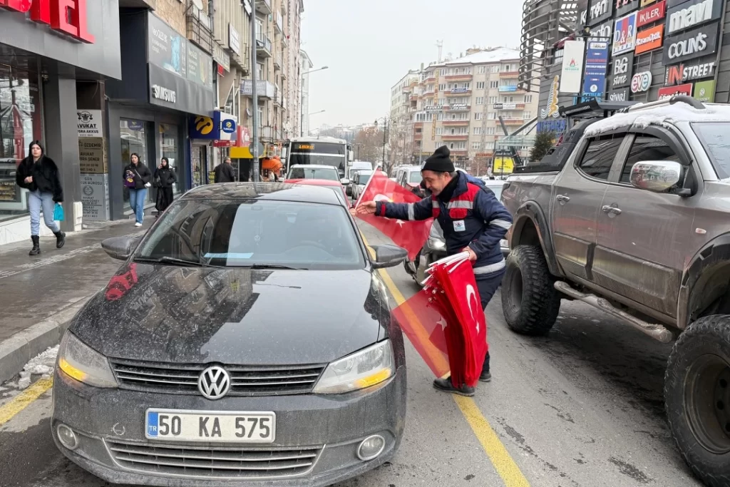 Nevşehir’de sokaklar Türk bayraklarıyla donatıldı