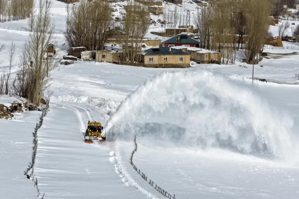 Van’da 220 köy yolu ulaşıma kapalı