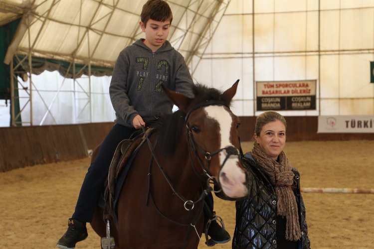 Kocaeli İzmit’te YADEV’in ‘özel’leri ilk kez ata bindi