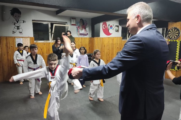 Gölcük’te Başkan Sezer teakwondocularla buluştu